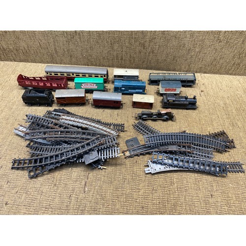 415 - Selection of model train items and accessories.