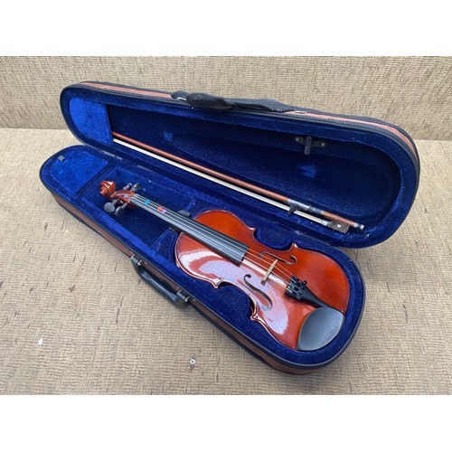 946 - 3/4 cased Violin and bow from Cardiff violins.