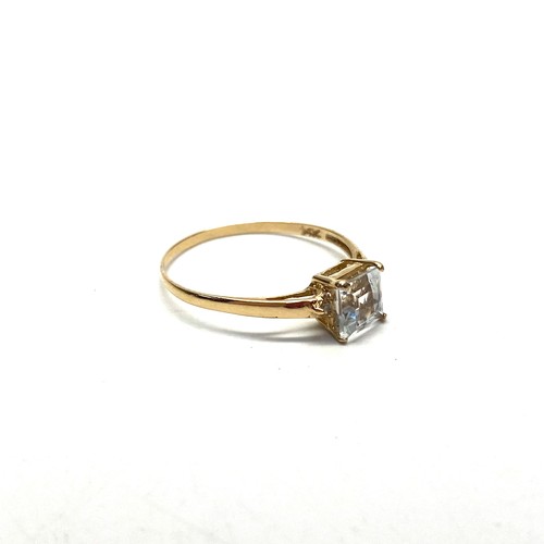 773 - 9ct gold ring size M, 1g.