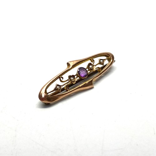 779 - 9ct rose gold bar brooch with amethyst and pearls. 2.1g