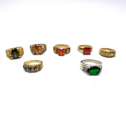 430 - Collection of quality dress rings.