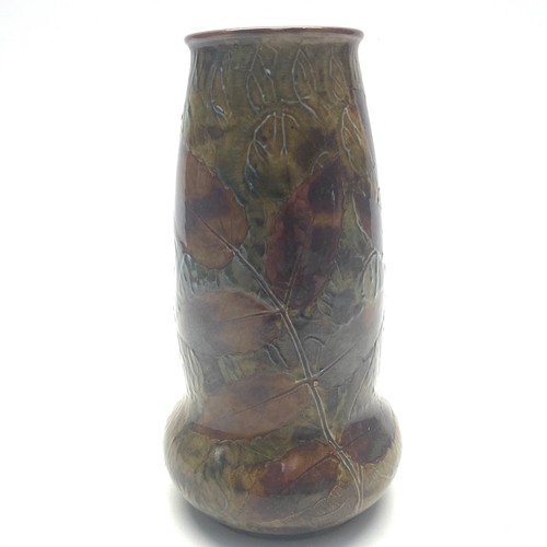 602E - Stunning Royal Doulton autumn leaves 7547 vase. 20cm.