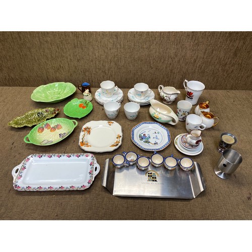 160 - Collection of mixed collectibles including: Lusterware, Shorter & Sons.