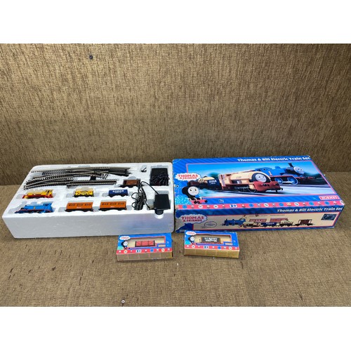 998 - Thomas and bill electric train set  Hornby sk101-86326, 7 plank open wagon r9234 and a s c Ruffey wa...