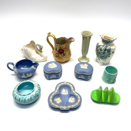 468C - Ceramics and pottery including Wedgewood blue and SYLVAC