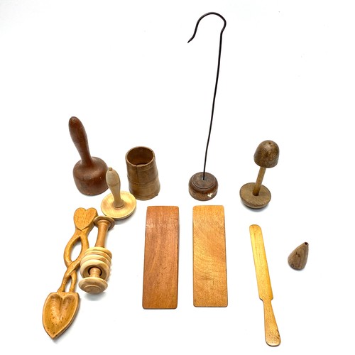 999C - Collection of antique treen including a baby's rattle and needlework items.