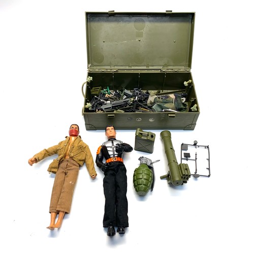 470A - Action man figures, box and accessories.