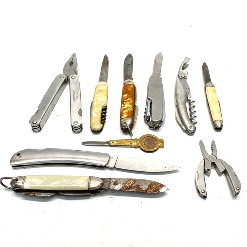 474B - Collection of penknives.