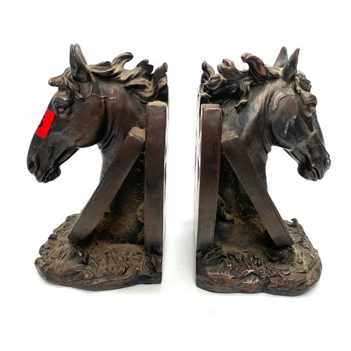 625 - Pair of well made horse head and shoe bookends.