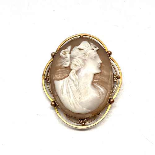 805 - 9ct gold cameo brooch. (missing pin).