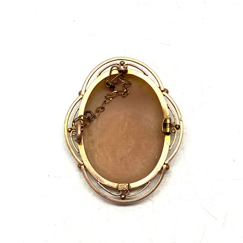 805 - 9ct gold cameo brooch. (missing pin).