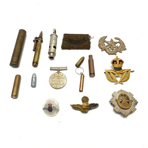 813 - Cap badges, WW2 medal, WW1 bullet lighter and military collectibles.