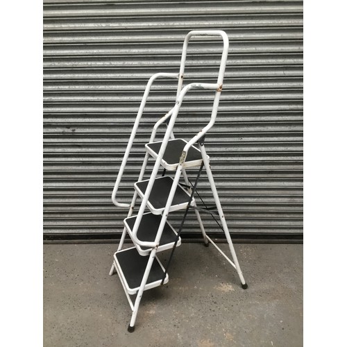 309 - Robust 4 step ladder with premium handrail.