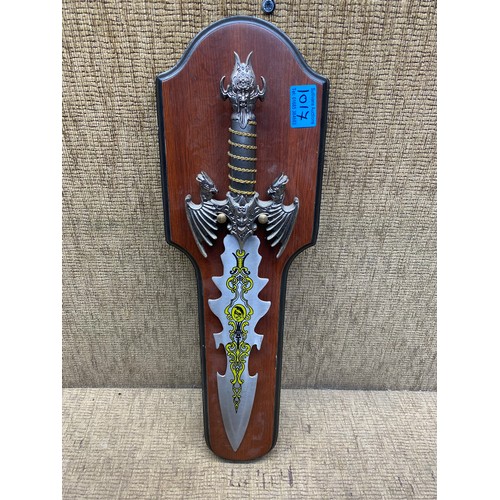 1017 - Ornamental dagger on a plaque.