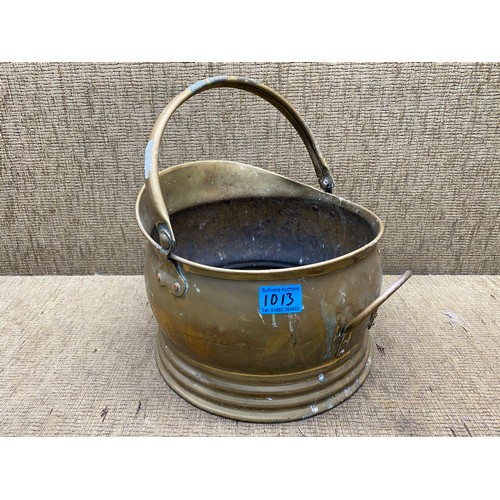 1013 - Vintage brass coal scuttle.