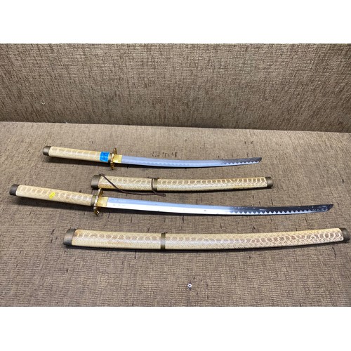 1019 - Pair of Samurai Katanas. (18+ local collection only).