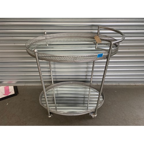 1026 - Mirrored silver/metal drinks trolley.