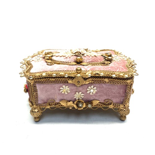 665 - Vintage jewellery box.