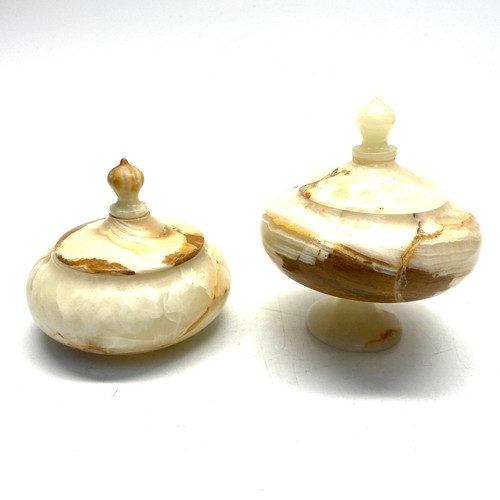 666 - 2 alabaster bowls.