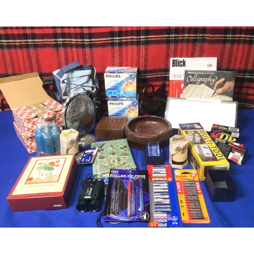 61 - Miscellaneous items including a lunch bag with box, candles and a cake stand