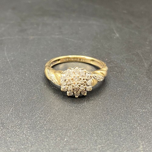 804 - 9ct Gold cluster Ring with 0.25ct diamonds . Size O 2.4g