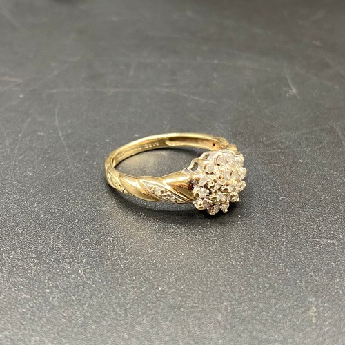 804 - 9ct Gold cluster Ring with 0.25ct diamonds . Size O 2.4g