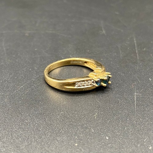 805 - 9ct Gold Ring with black diamonds and white shoulders. Size O. 3.3g.