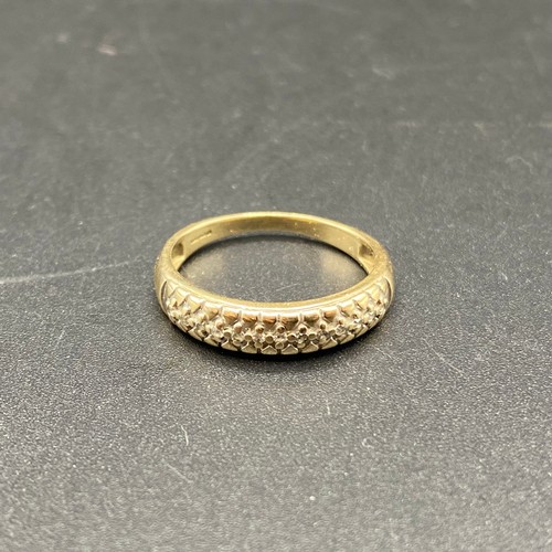 811 - 9ct Gold Ring with diamonds. Size P , 2.2g