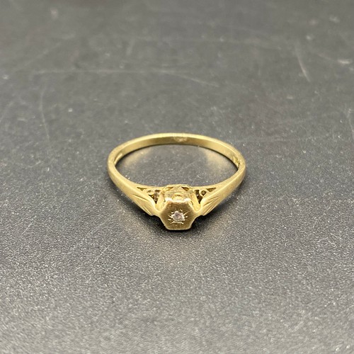 814 - 9ct gold ring with diamond size O, 1.6g