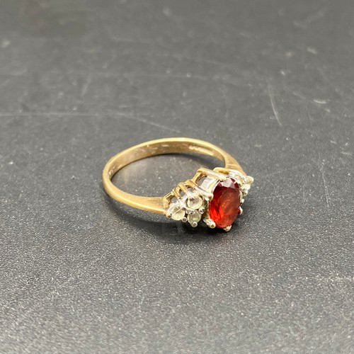 815 - 9ct Gold Ring with a garnet stone. Size J 2g.