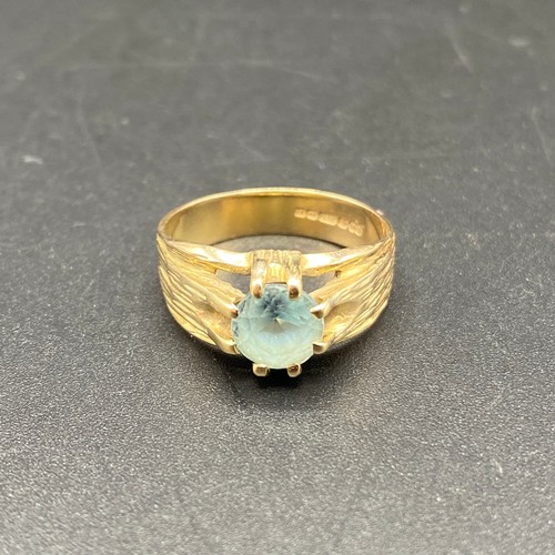 816 - 9ct Gold Ring with large Topaz stone. Size R. 4.7g