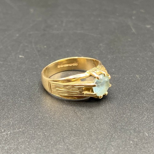 816 - 9ct Gold Ring with large Topaz stone. Size R. 4.7g