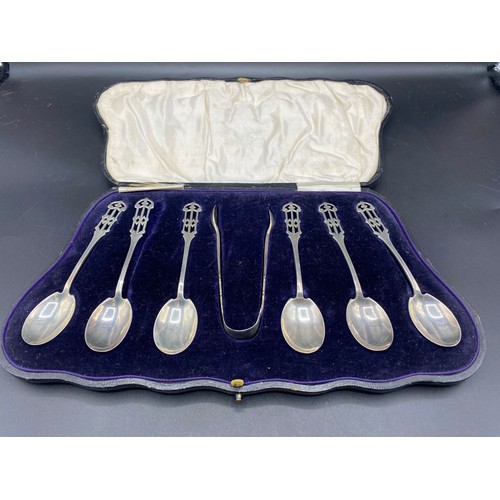 837 - Wonderful set of arts and craft handled silver spoons and sugar tongs. Hallmarked for 1939 Birmingha... 