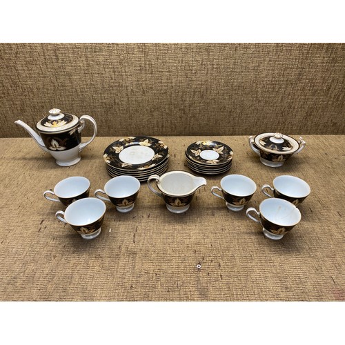 1043 - Wako Chinese tea set with plates and creamer jug