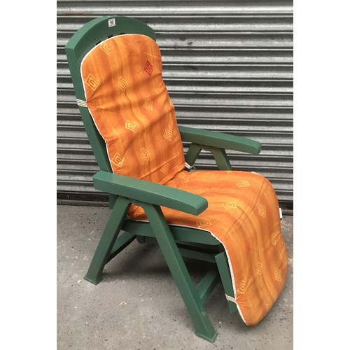 90 - Garden lounger chair with cushion