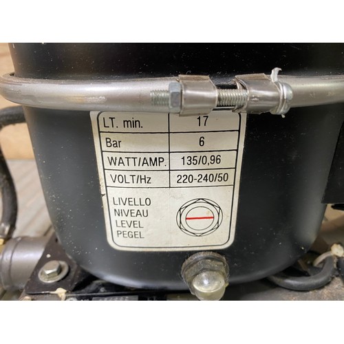 102 - Rotring air brush compressor 135w.