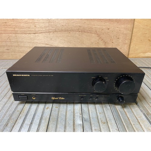 1060 - Marantz stereo amplifier pm-44se.