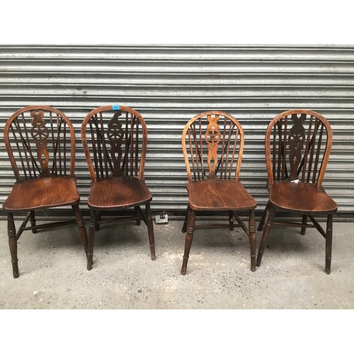 1083 - Four oak cottage wheel back chairs.