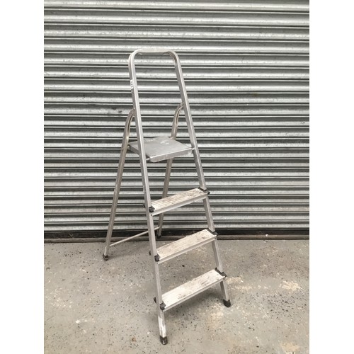 145 - 4 Step Beldray step ladder.