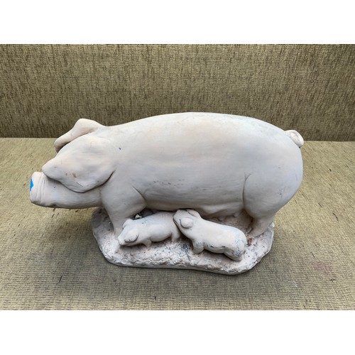 1084 - Lovely pig and piglets garden ornament,