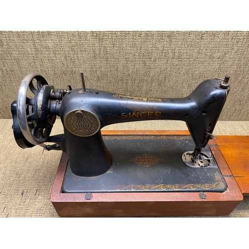 170 - Singer hand crank sowing machine.