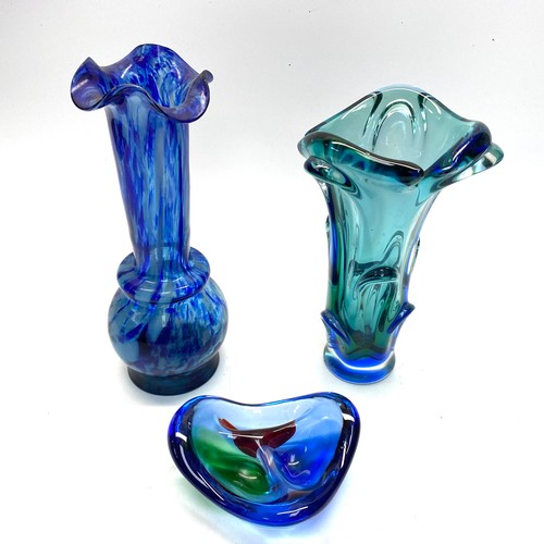 766 - Mixed selection of studio glass including 2vases and a murano centrepiece bowl.