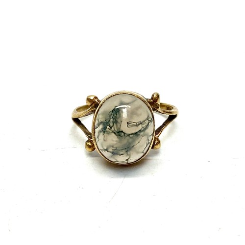 896 - Gold ring with interesting stone, Arabic markings and tests as high quality gold. MYOMU. Size O.