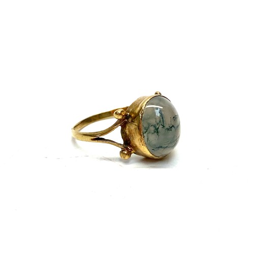 896 - Gold ring with interesting stone, Arabic markings and tests as high quality gold. MYOMU. Size O.