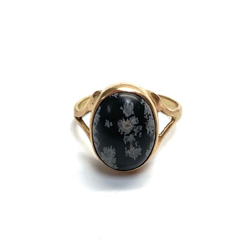 897 - 9ct gold ring with a jasper snowflake stone size L 3.3g.