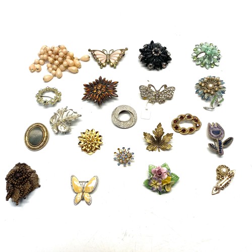 475 - Mixed selection of brooches in total 19.