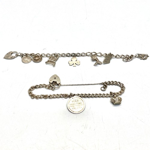 901 - Silver charm bracelet.