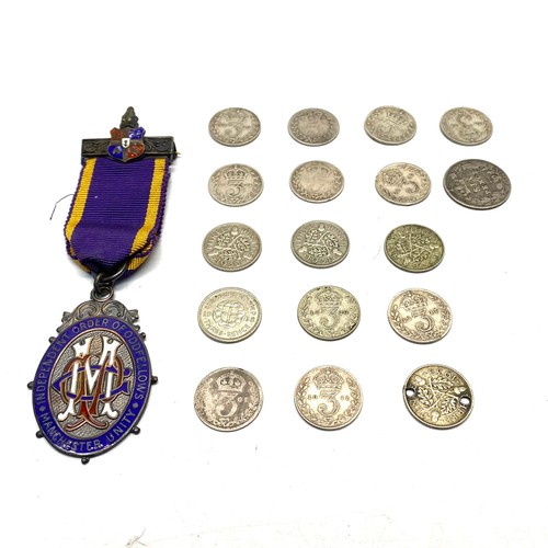 902 - Collection of silver and half silver coins and a silver RAOB jewel.