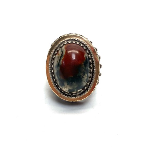 905 - Yemini Kabdi aqeeq aqiq Agate ring in a silver mount. (NHMMYOMU)