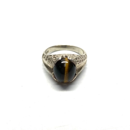 909 - Tigers eye sliver ring size T.